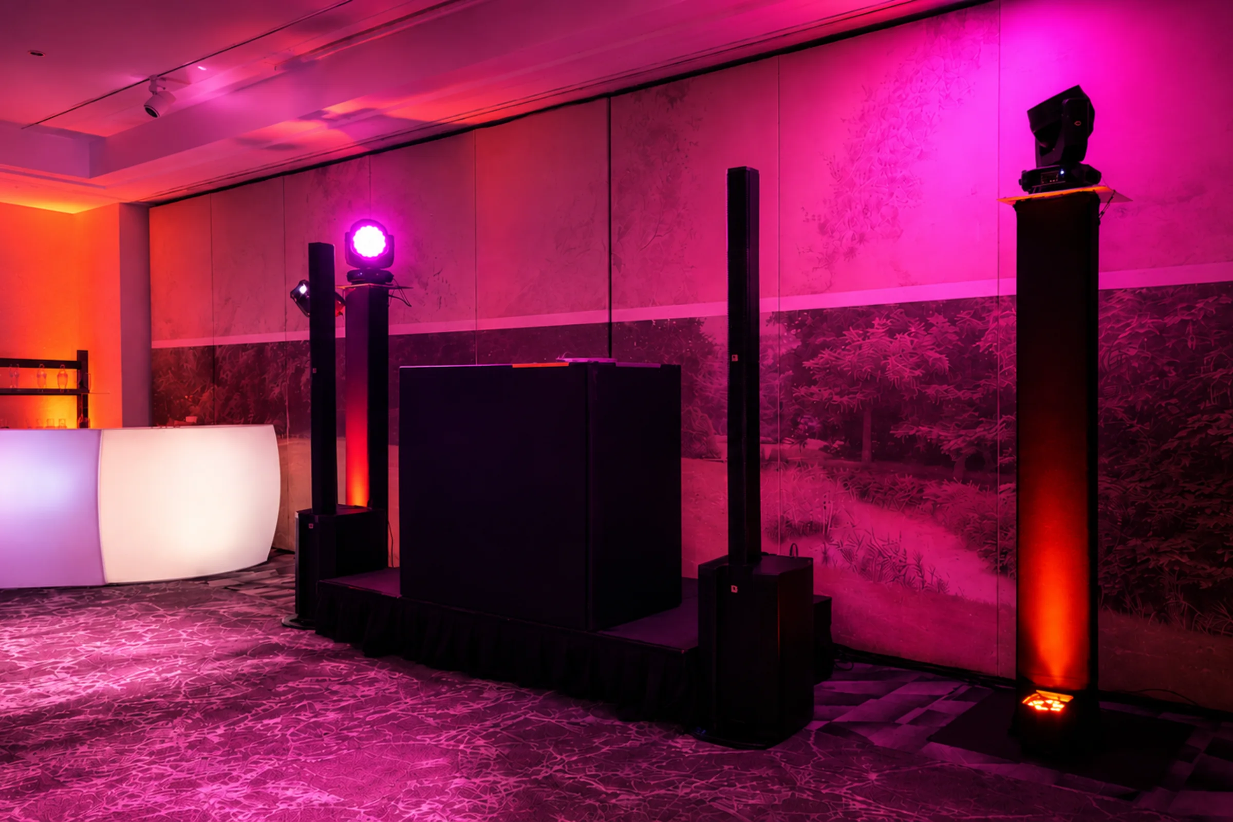 Evento privado com palco iluminado